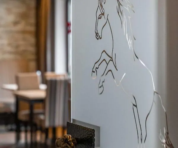 Wildpferd Szálloda 2*